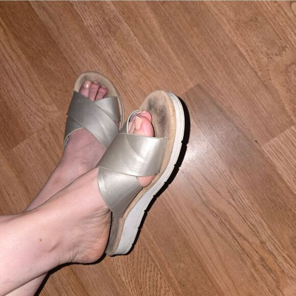 Well worn sandals size 6 IZOD - Picture 4 of 5